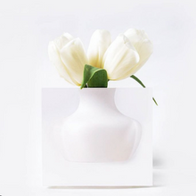 Load image into Gallery viewer, Doyer Bud Vase
